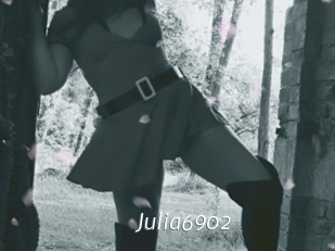 Julia6902