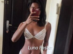 Luna_Foster