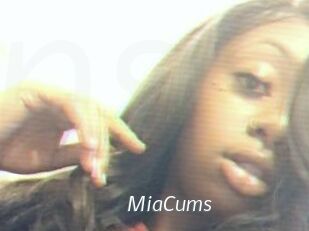 MiaCums