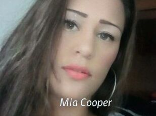 Mia_Cooper
