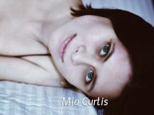 Mia_Curtis