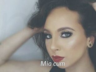 Mia_cum
