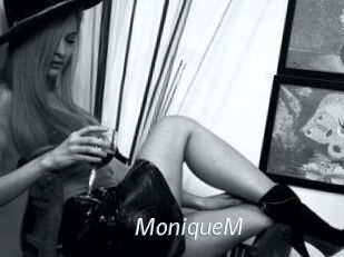 MoniqueM