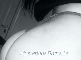 Mysterious_Brunette