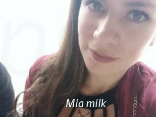 Mia_milk