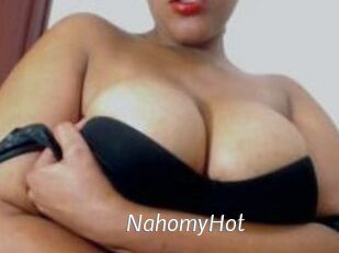 NahomyHot