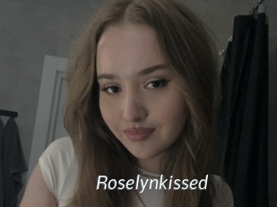Roselynkissed