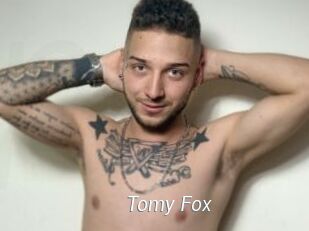 Tomy_Fox